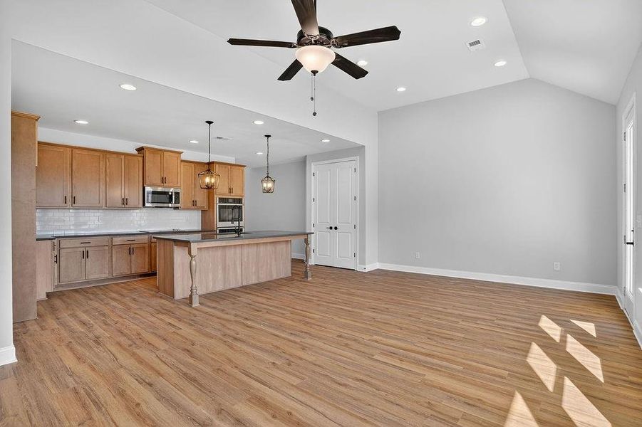 Spacious, unfurnished interior of a new home in , Homer (Image 28).