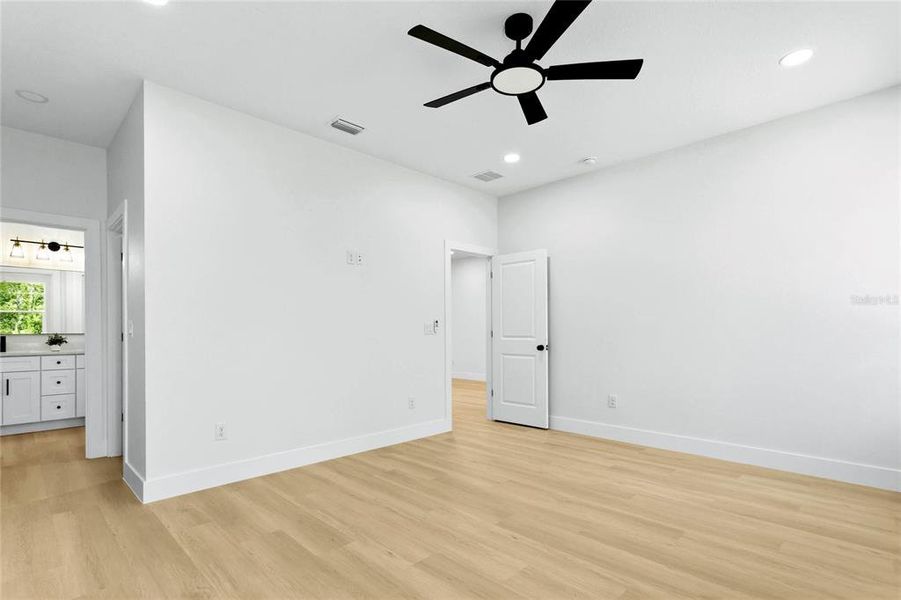 Spacious, unfurnished interior of a new home in , Spring Hill (Image 28).