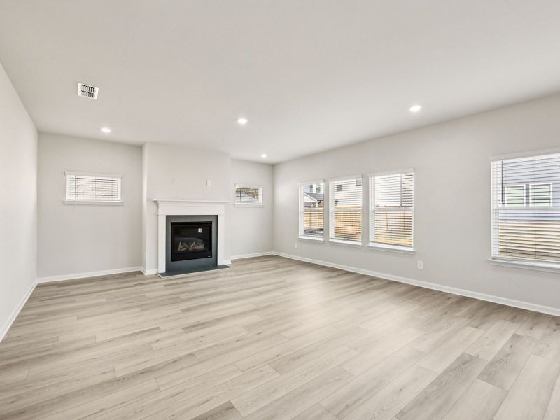 Spacious, unfurnished interior of a new home in Creekside at Oxford Park, Fairburn (Image 13).