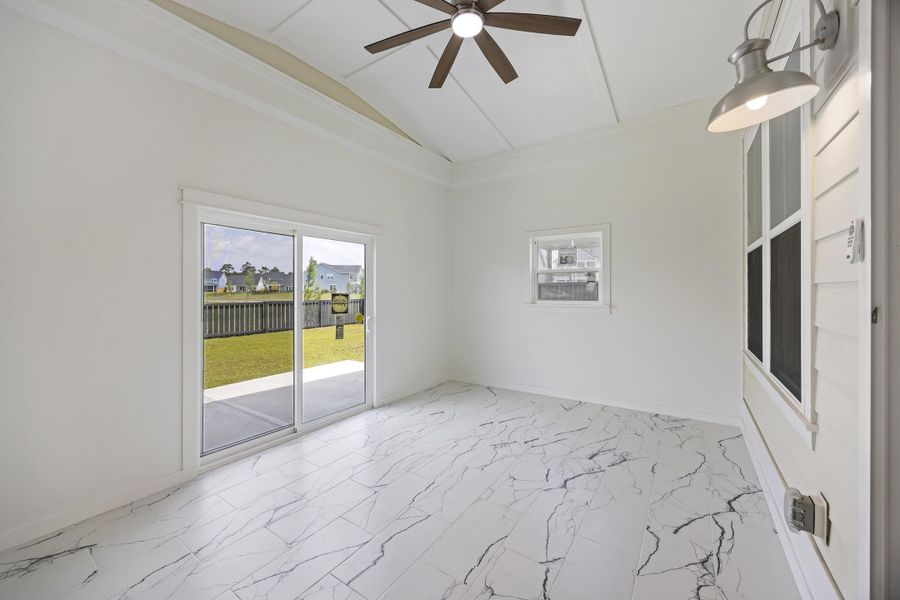 Spacious, unfurnished interior of a new home in , Summerville (Image 33).
