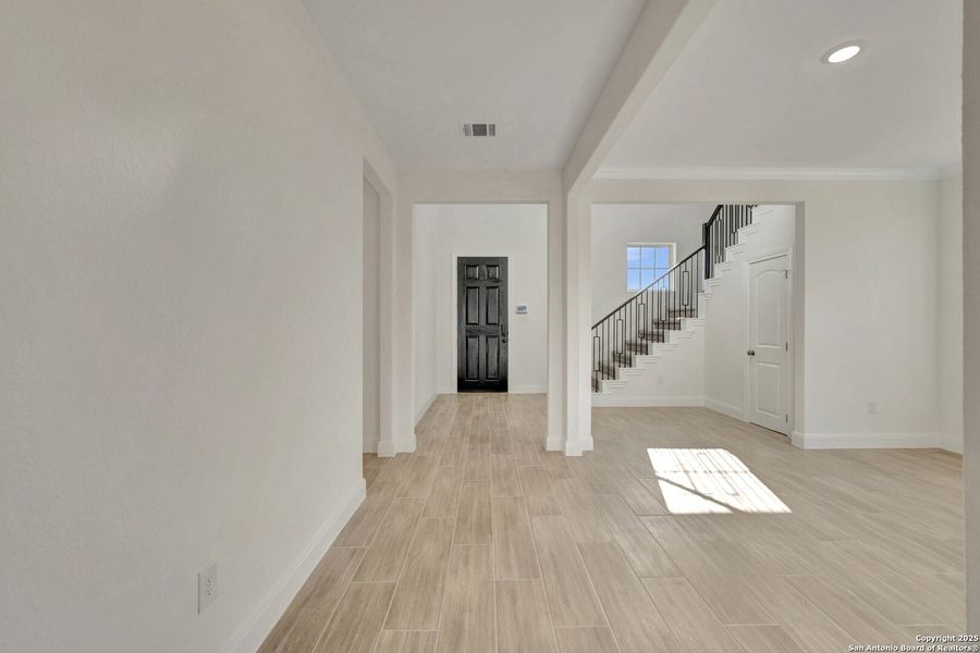 Spacious, unfurnished interior of a new home in Preserve at Annabelle Ranch, San Antonio (Image 38).