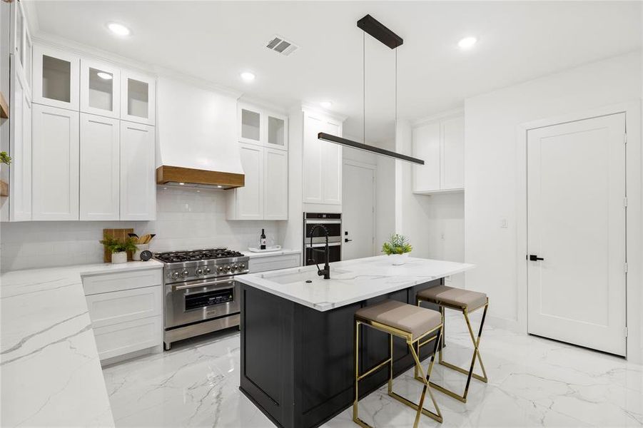 Furnished interior view inside a new home in , Dallas (Image 28). Furnished interior view inside a new home in , Dallas (Image 28).