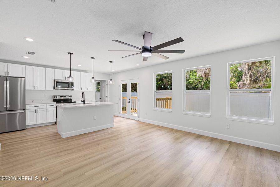 Spacious, unfurnished interior of a new home in , Jacksonville (Image 39).