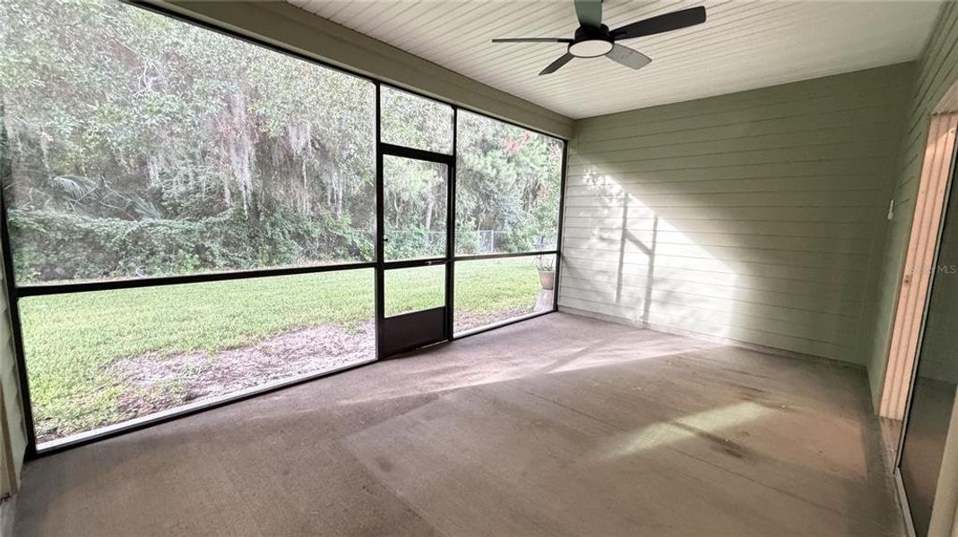 Exterior details and patio area of a home in Grand Park North, Dunnellon (Image 4).