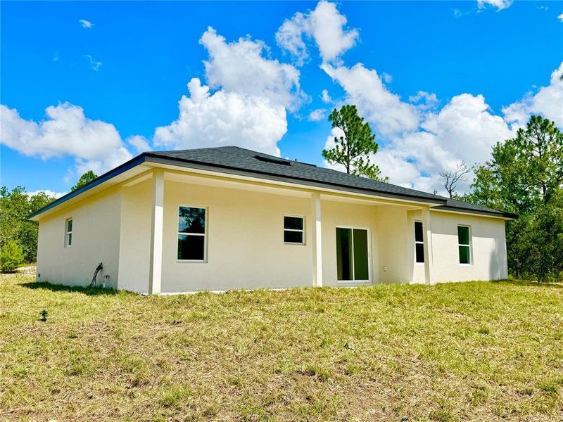 Exterior details and patio area of a home in , Dunnellon (Image 28).