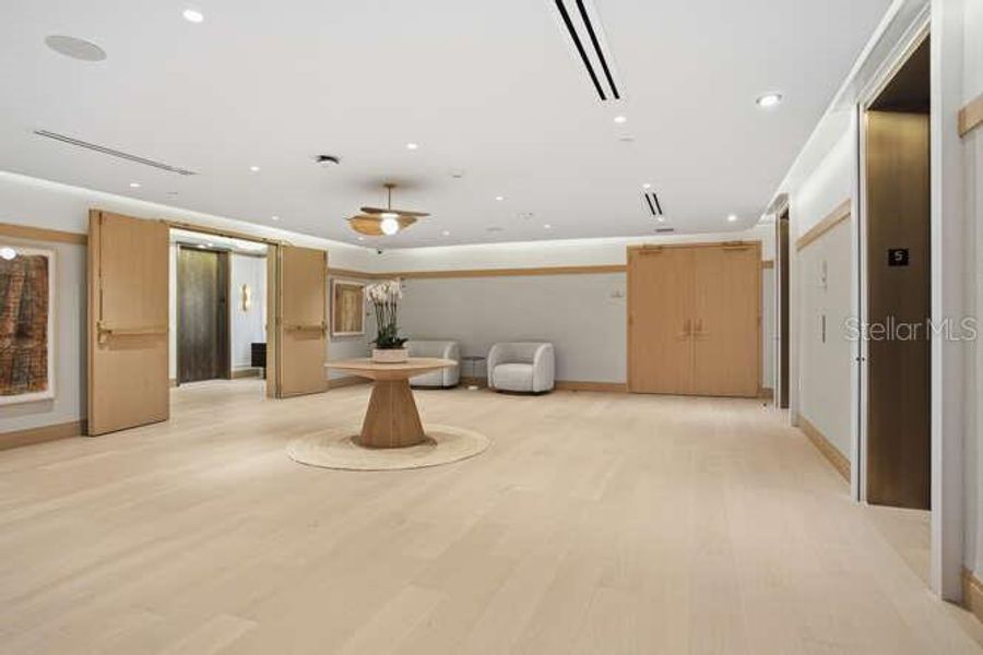 Spacious, unfurnished interior of a new home in , Tampa (Image 16).