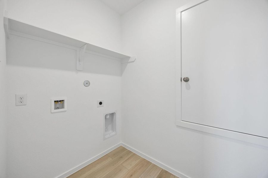 Spacious, unfurnished interior of a new home in Stokesbury, Waller (Image 19).