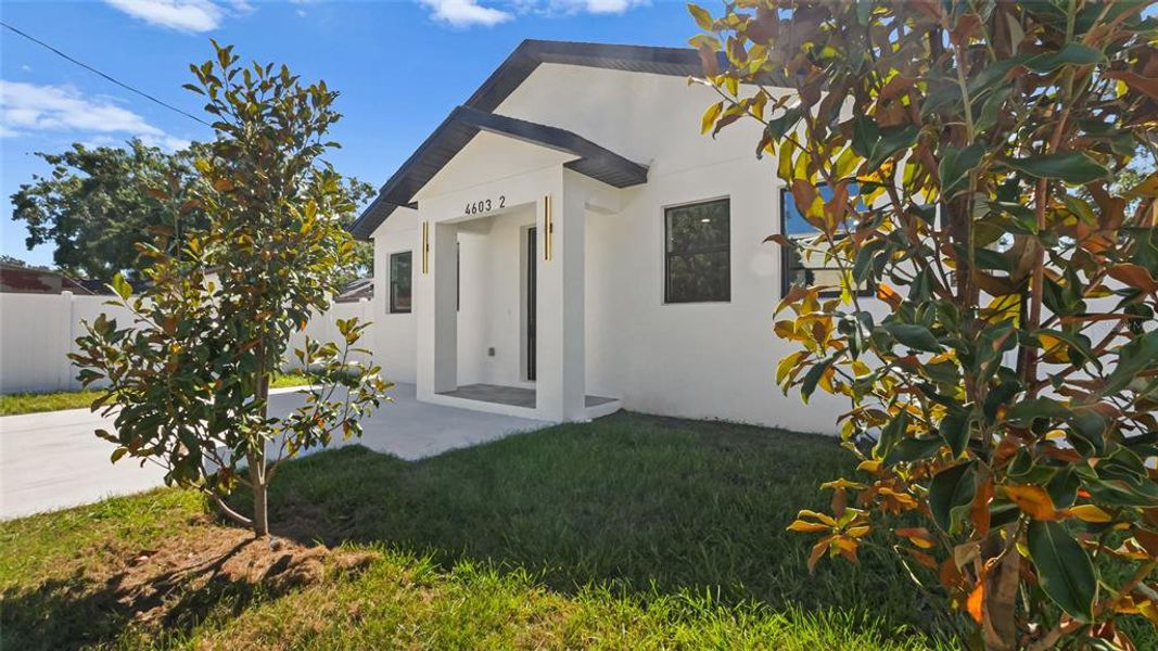 Exterior details and patio area of a home in , Tampa (Image 23).