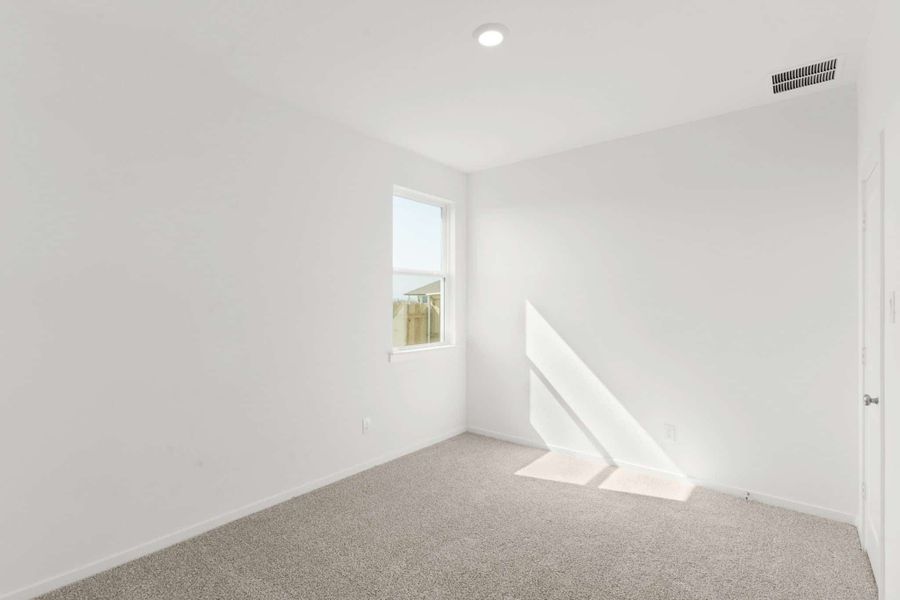 Spacious, unfurnished interior of a new home in Briarwood, Elgin (Image 18).