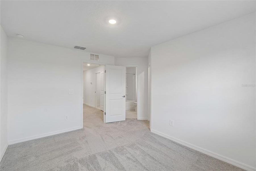 Spacious, unfurnished interior of a new home in , Ruskin (Image 13).