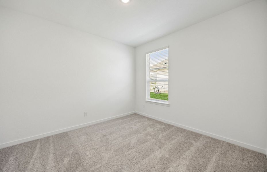 Spacious, unfurnished interior of a new home in Sunfield, Buda (Image 18).