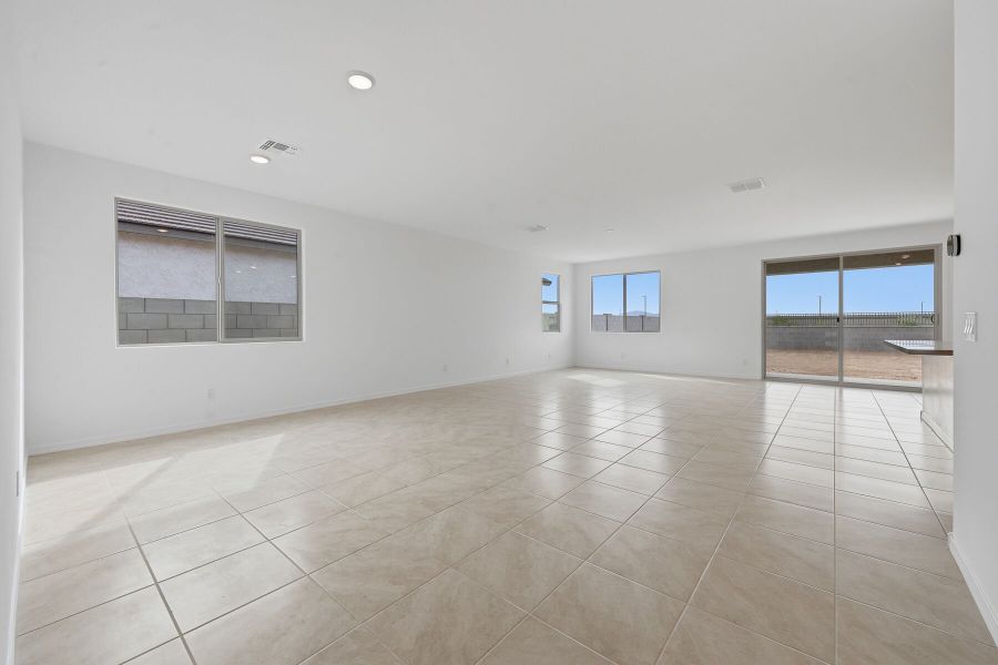 Spacious, unfurnished interior of a new home in Tierra Vistoso, Surprise (Image 10).