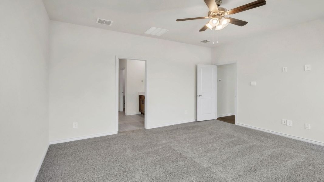 Spacious, unfurnished interior of a new home in The Landing at Hidden Lakes, McKinney (Image 20).