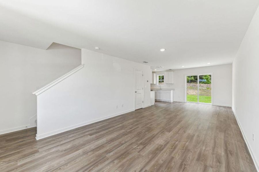 Spacious, unfurnished interior of a new home in Kinsale, Macon (Image 14).