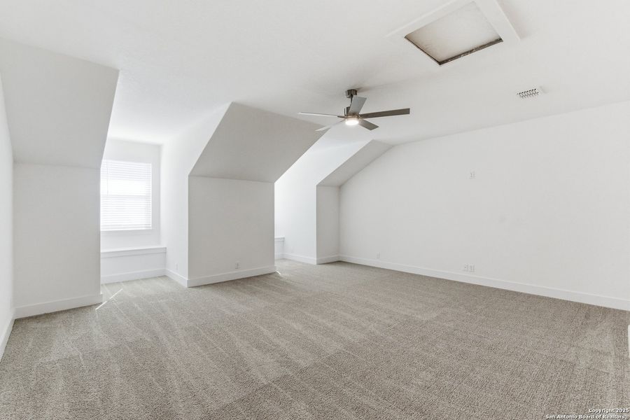 Spacious, unfurnished interior of a new home in Mesa Western, Cibolo (Image 29).