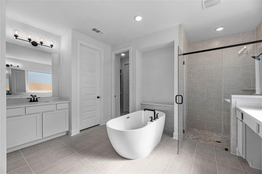 Furnished interior view inside a new home in Sienna, Missouri City (Image 7).