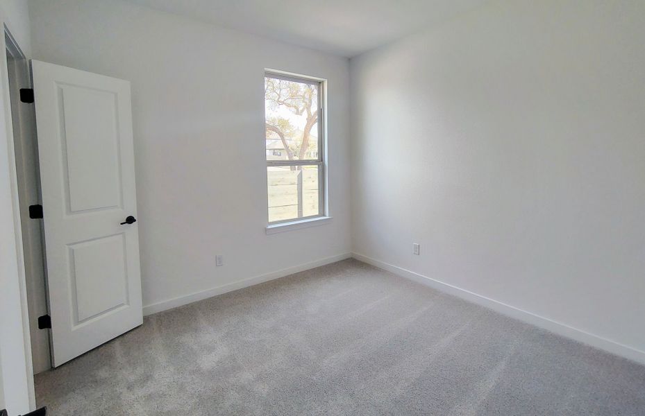 Spacious, unfurnished interior of a new home in Wolf Ranch, Georgetown (Image 8).