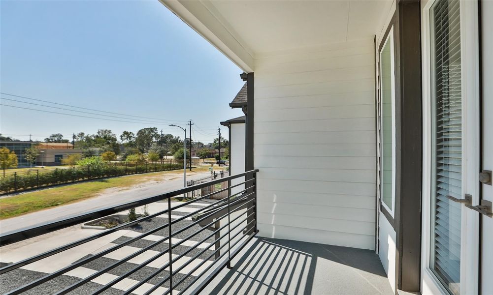 Exterior details and patio area of a home in Independence Heights, Houston (Image 2).