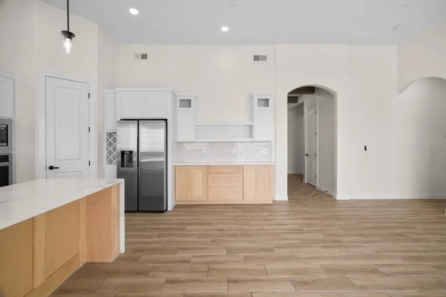 Furnished interior view inside a new home in Verdancia, El Paso (Image 9).