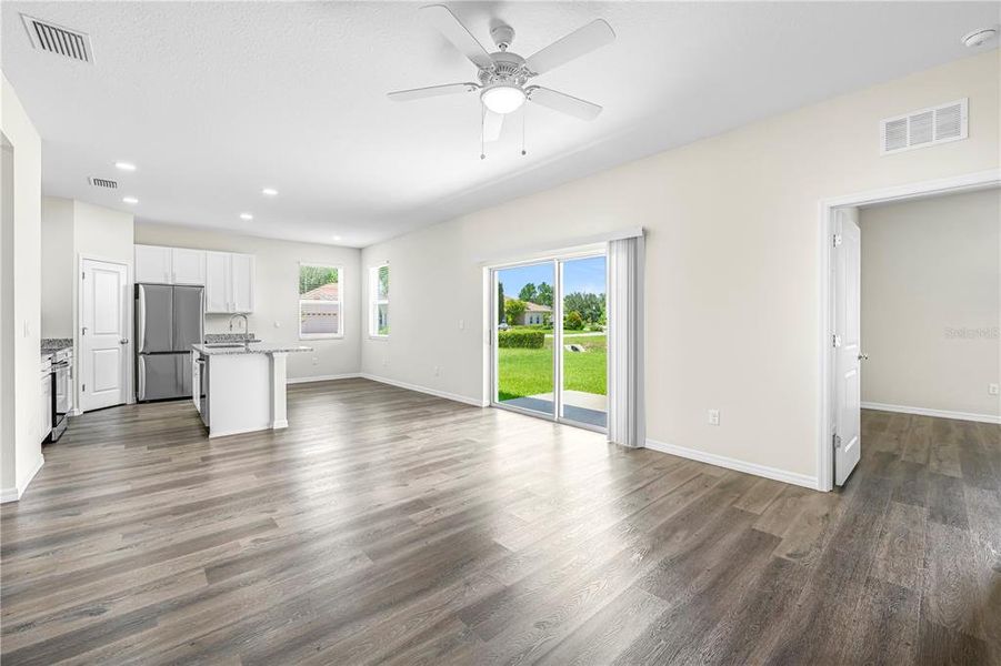 Spacious, unfurnished interior of a new home in , Weeki Wachee (Image 34).