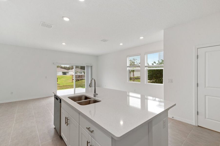Furnished interior view inside a new home in Waterstone Townhomes, Groveland (Image 6). Furnished interior view inside a new home in Waterstone Townhomes, Groveland (Image 6).