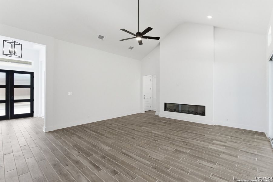 Spacious, unfurnished interior of a new home in Caliza Reserve, Boerne (Image 41).