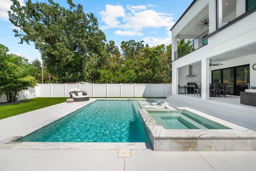 Exterior details and patio area of a home in , Tampa (Image 4).