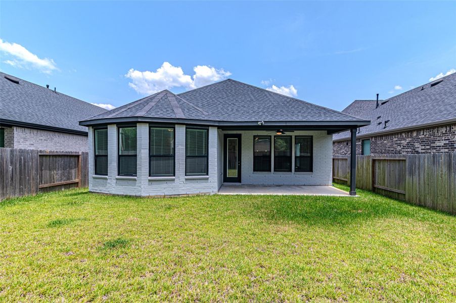 Exterior details and patio area of a home in Ellerden, Tomball (Image 4). Exterior details and patio area of a home in Ellerden, Tomball (Image 4).
