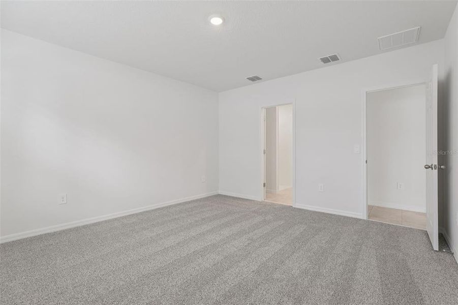 Spacious, unfurnished interior of a new home in Deer Run at Crosswinds, Davenport (Image 22).