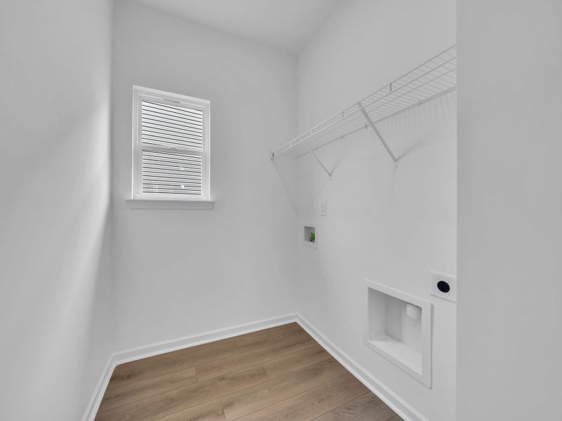 Spacious, unfurnished interior of a new home in Cantigny Park, Clarksville (Image 20).