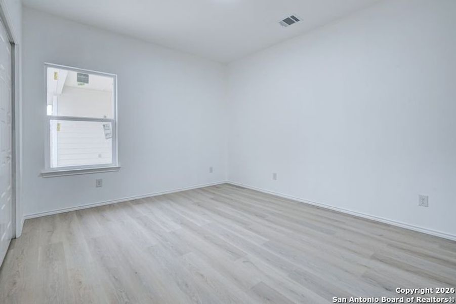 Spacious, unfurnished interior of a new home in , San Antonio (Image 14).