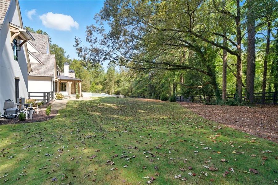 Exterior details and patio area of a home in Crossroads, Alpharetta (Image 26).