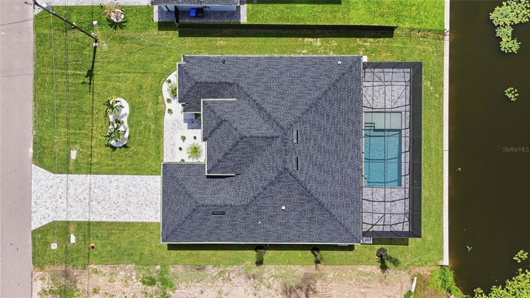 Exterior details and patio area of a home in , Cape Coral (Image 38).