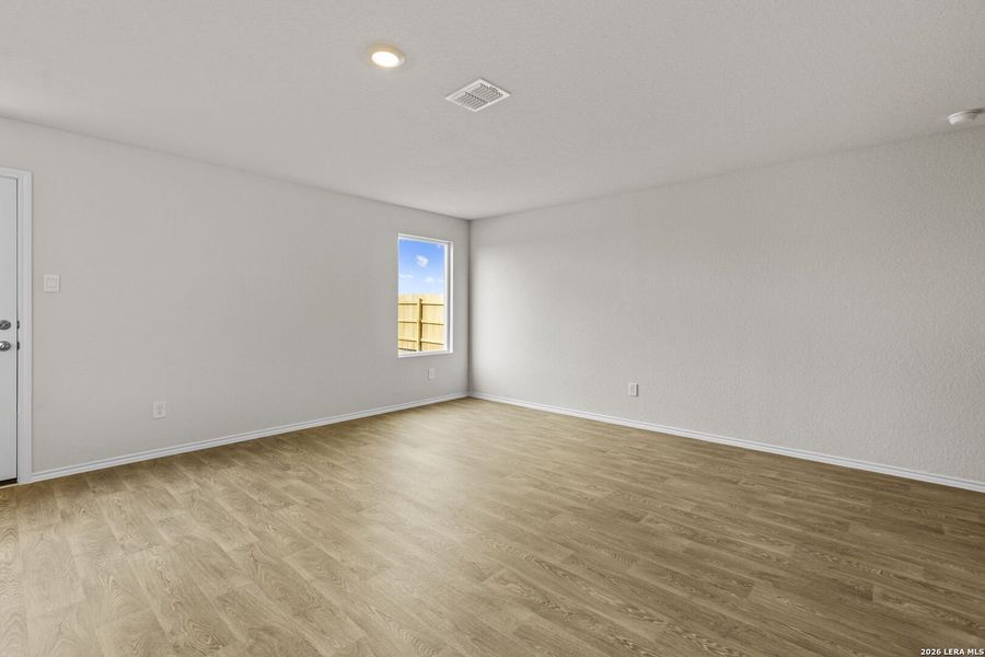 Spacious, unfurnished interior of a new home in Swenson Heights, Seguin (Image 21).