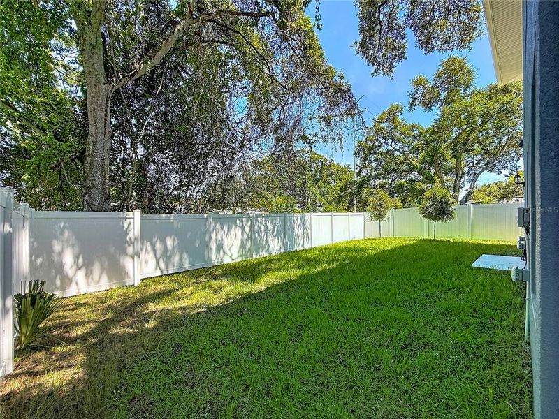Exterior details and patio area of a home in , St. Petersburg (Image 26).
