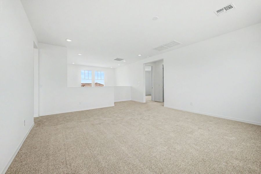 Spacious, unfurnished interior of a new home in White Tank Vistas, Waddell (Image 16).
