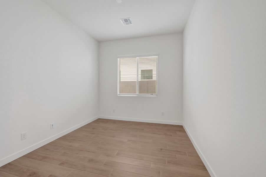 Spacious, unfurnished interior of a new home in Terraza, San Tan Valley (Image 21).