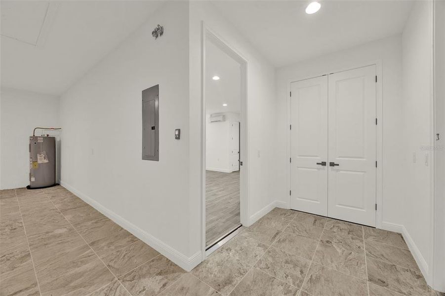 Spacious, unfurnished interior of a new home in , Orlando (Image 15).