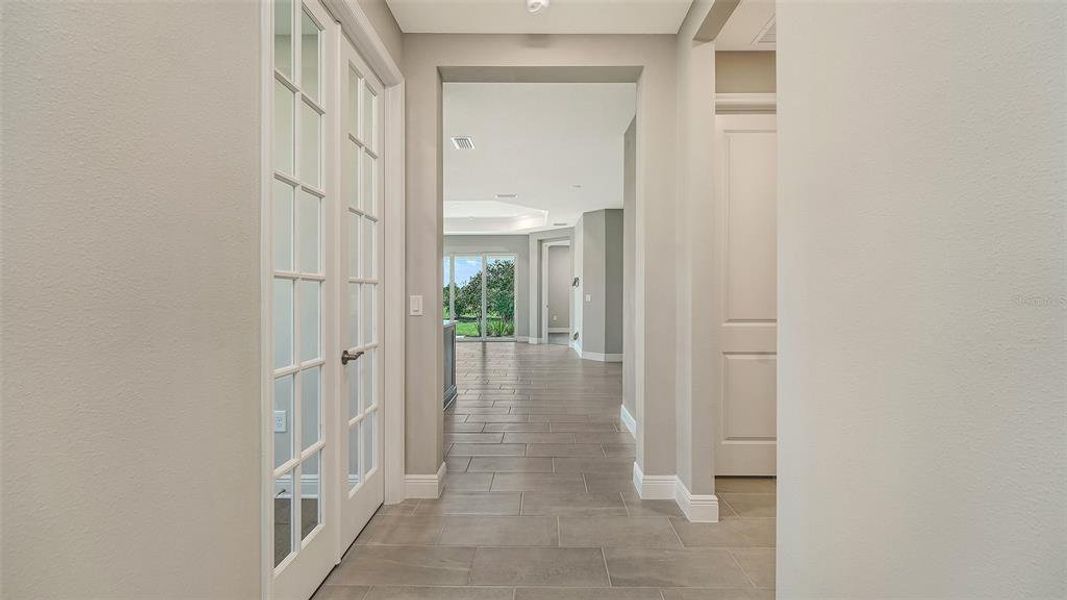 Spacious, unfurnished interior of a new home in Windward, Lakewood Ranch (Image 27).