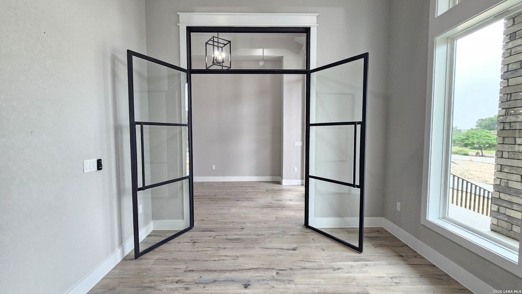 Spacious, unfurnished interior of a new home in , New Braunfels (Image 25).