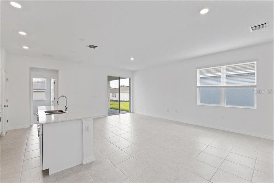 Spacious, unfurnished interior of a new home in Mirror Lake Village, Fruitland Park (Image 15).