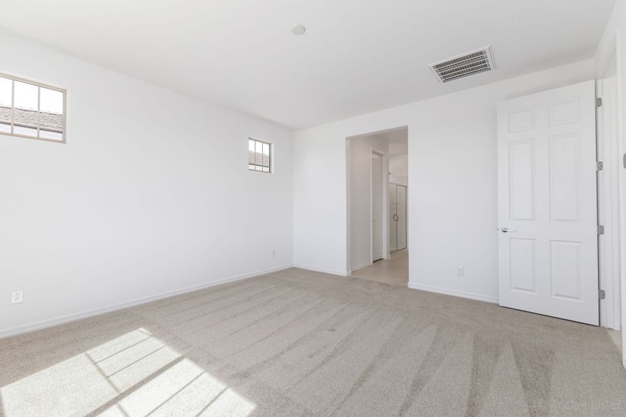 Spacious, unfurnished interior of a new home in Las Ventanas, Goodyear (Image 12).