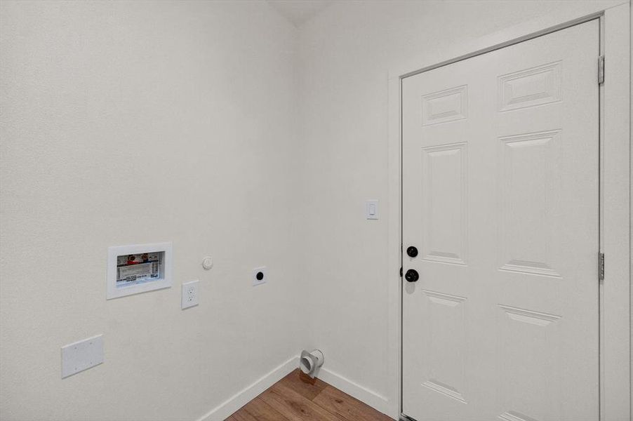 Spacious, unfurnished interior of a new home in , Corsicana (Image 24).