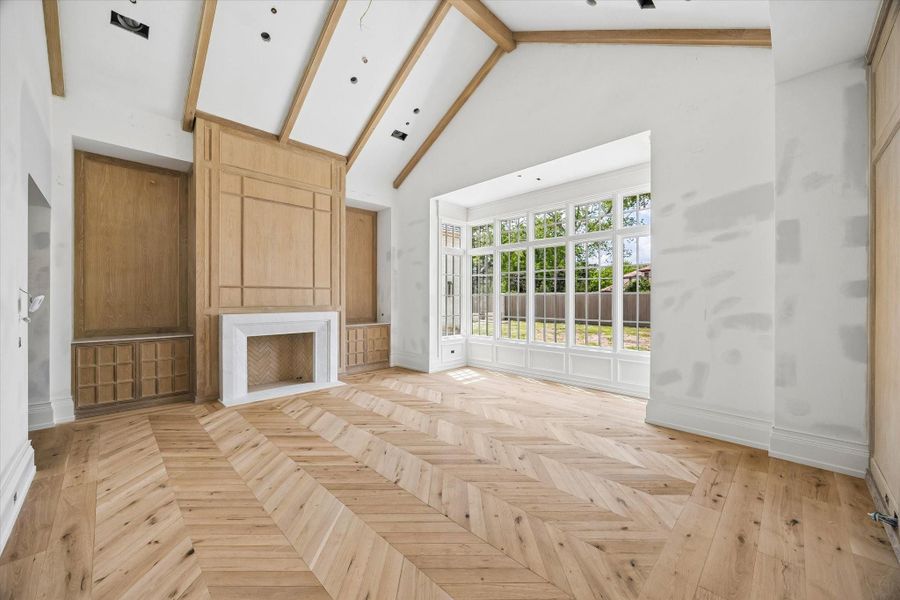 Spacious, unfurnished interior of a new home in , Houston (Image 10).