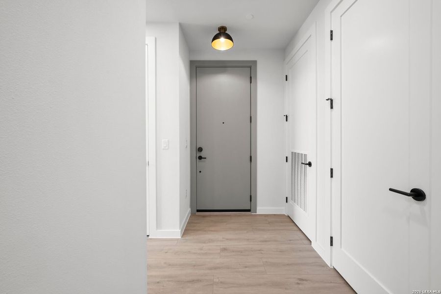 Spacious, unfurnished interior of a new home in Dovetail, New Braunfels (Image 16).