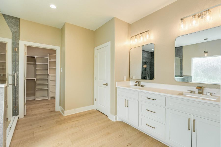 Furnished interior view inside a new home in , Richwood (Image 9).