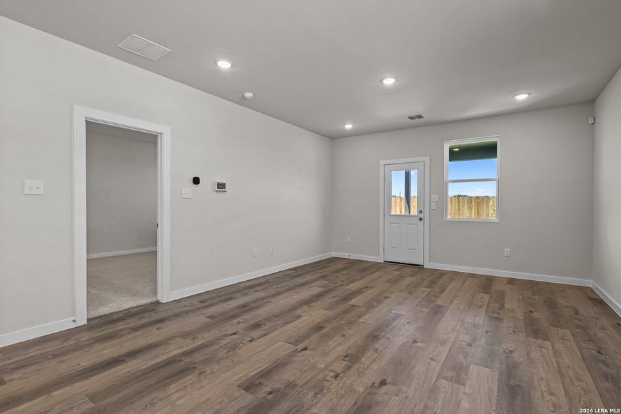 Spacious, unfurnished interior of a new home in Summerlin, San Antonio (Image 26).