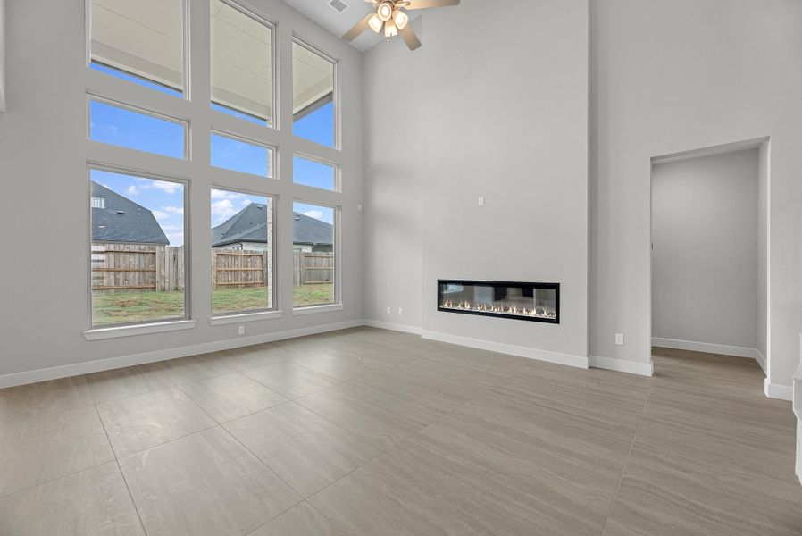 Spacious, unfurnished interior of a new home in Wolf Ranch, Georgetown (Image 12).