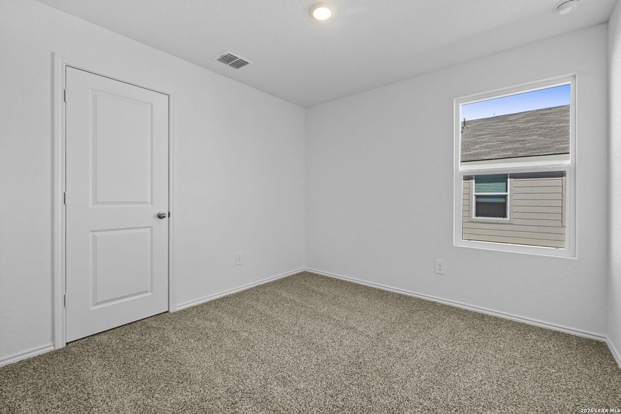 Spacious, unfurnished interior of a new home in Arroyo Ranch, Seguin (Image 15).