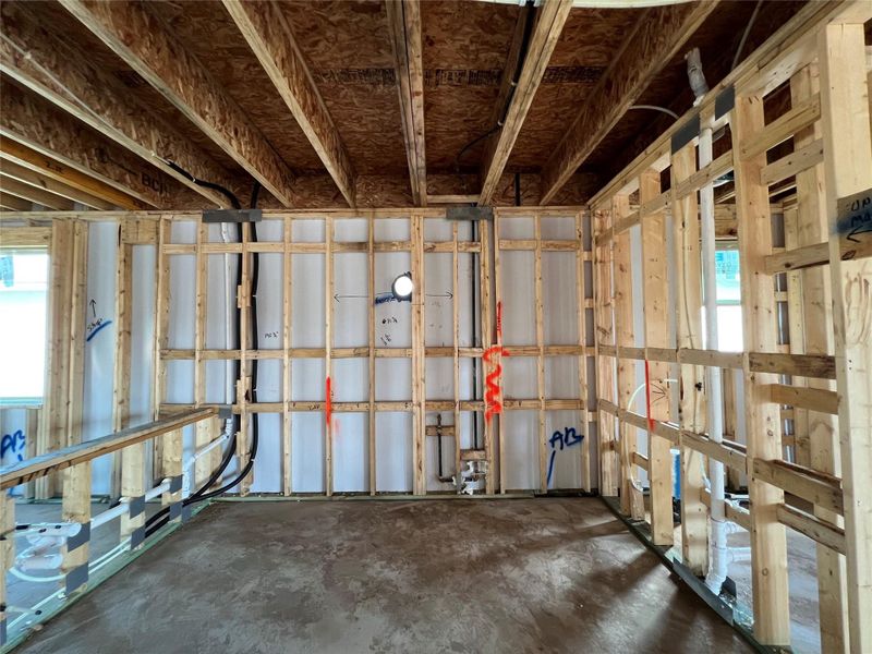 Spacious, unfurnished interior of a new home in Rolling Glen, Hutto (Image 15).